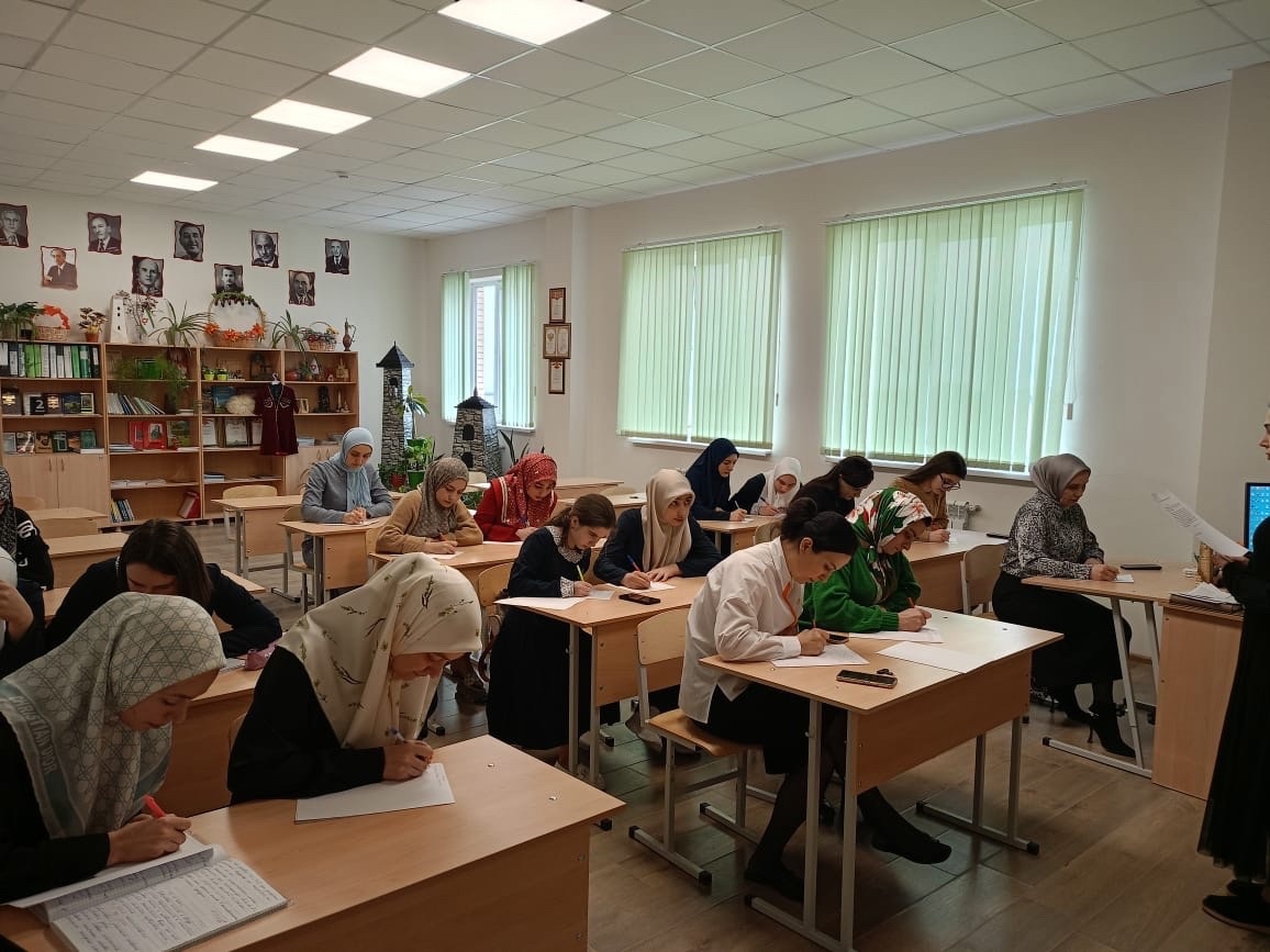 Сегодня 21февраля в ГБОУ&amp;quot;СОШ 20 г. Назрань им. Джамбулатова З. Р. &amp;quot; был проведён &amp;quot;Тотальный диктант&amp;quot; по родному языку. В нём участвовали преподаватели и учащиеся нашей школы. &amp;quot;Тотальный диктант&amp;quot; приручен к декаде ингушского языка..