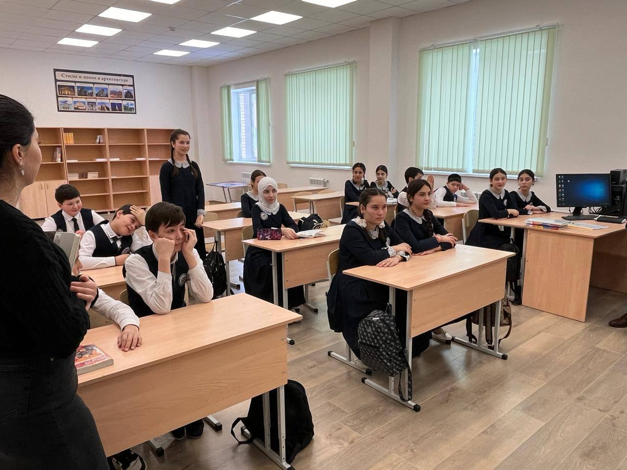 6 февраля в ГБОУ «СОШ № 20 г.Назрань» прошел открытый урок, с участием капитана ОМОН, героя СВО Гадаборшева Магомеда Хасановича..